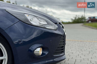 Хэтчбек Ford Focus 2012 в 
