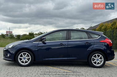 Хэтчбек Ford Focus 2012 в 