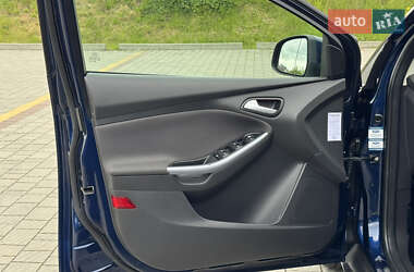 Хэтчбек Ford Focus 2012 в 