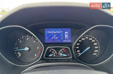 Хэтчбек Ford Focus 2012 в 