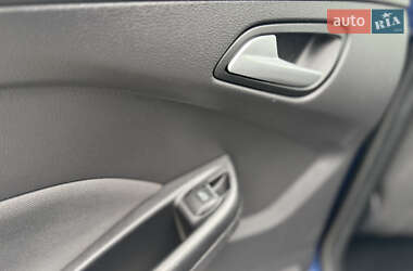 Хэтчбек Ford Focus 2012 в 