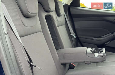 Хэтчбек Ford Focus 2012 в 