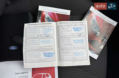 Хэтчбек Ford Focus 2012 в 