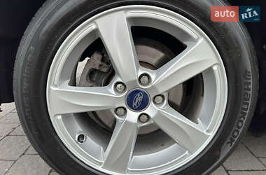 Хетчбек Ford Focus 2014 в 