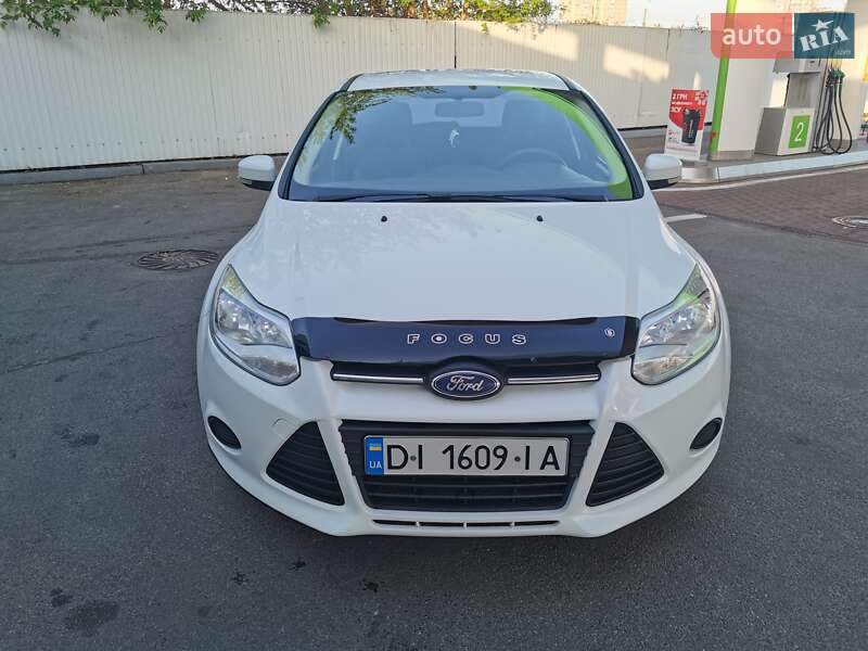 Хетчбек Ford Focus 2012 в 