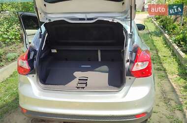 Хэтчбек Ford Focus 2012 в 