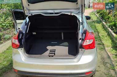 Хэтчбек Ford Focus 2012 в 