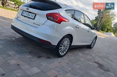 Хэтчбек Ford Focus 2015 в 