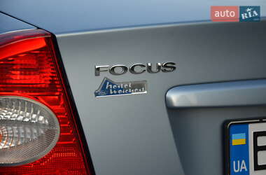 Седан Ford Focus 2005 в 