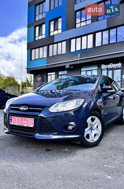 Хэтчбек Ford Focus 2011 в 