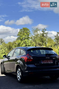 Хэтчбек Ford Focus 2011 в 