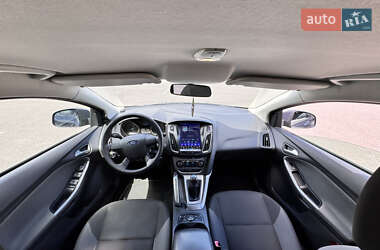 Хэтчбек Ford Focus 2011 в 