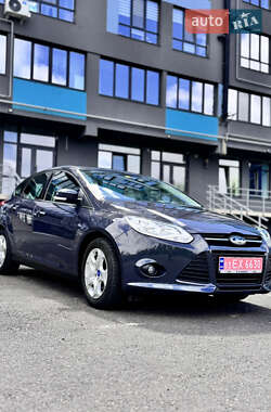Хэтчбек Ford Focus 2011 в 