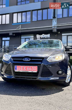 Хэтчбек Ford Focus 2011 в 