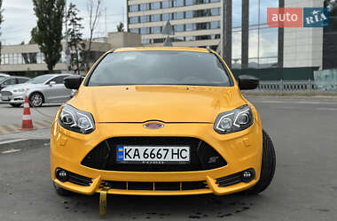 Хэтчбек Ford Focus 2012 в 