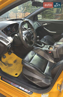 Хэтчбек Ford Focus 2012 в 