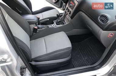 Хэтчбек Ford Focus 2011 в 