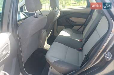 Хэтчбек Ford Focus 2011 в 