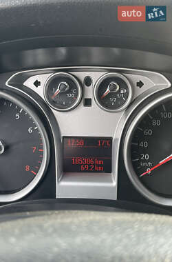 Хэтчбек Ford Focus 2010 в 