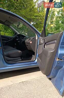 Хетчбек Ford Focus 2002 в 