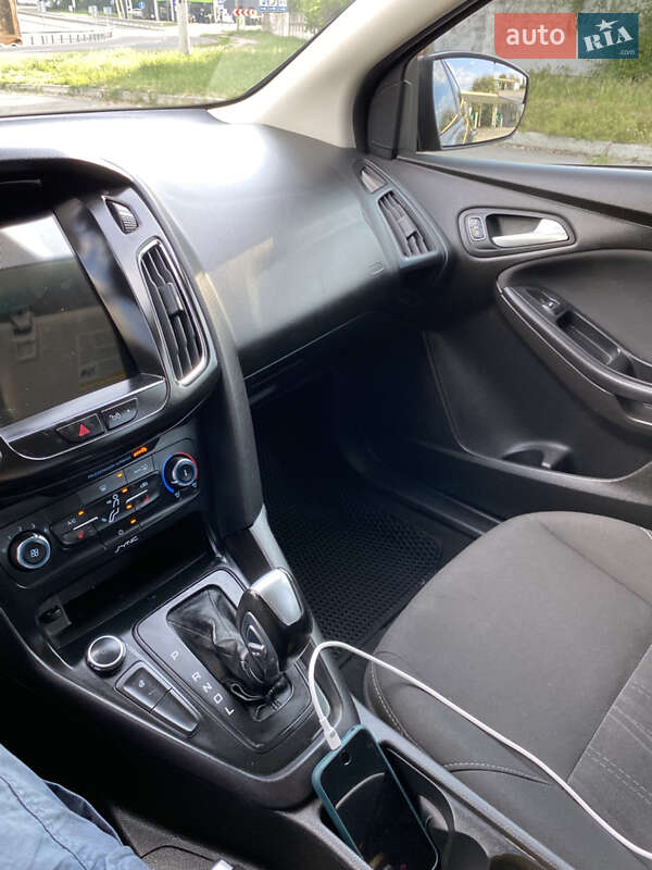 Хэтчбек Ford Focus 2016 в Днепре