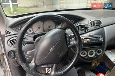 Хэтчбек Ford Focus 2003 в 