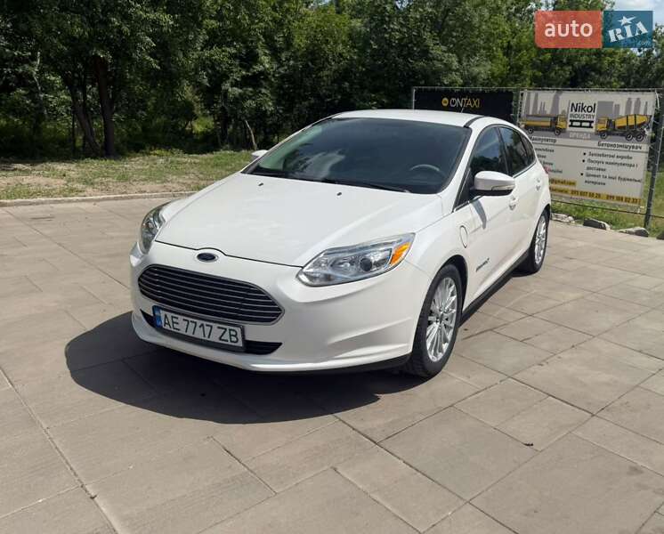 Хэтчбек Ford Focus 2013 в 