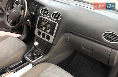 Хэтчбек Ford Focus 2006 в 