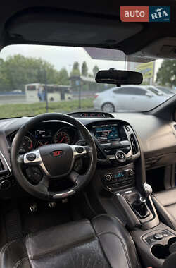 Хэтчбек Ford Focus 2013 в 