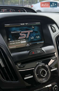 Хэтчбек Ford Focus 2013 в 