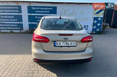 Седан Ford Focus 2015 в 