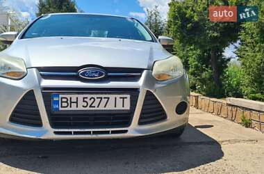Седан Ford Focus 2014 в 