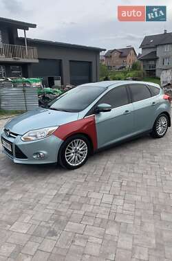 Хэтчбек Ford Focus 2012 в 