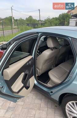 Хэтчбек Ford Focus 2012 в 