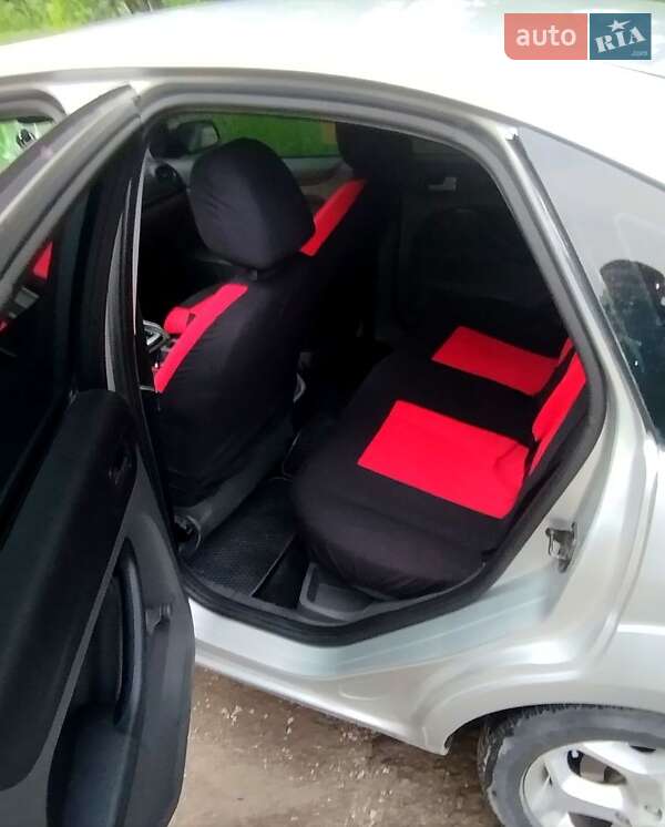 Хэтчбек Ford Focus 2006 в Каменец-Подольском