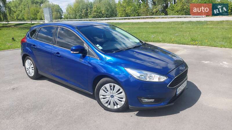 Хэтчбек Ford Focus 2015 в 