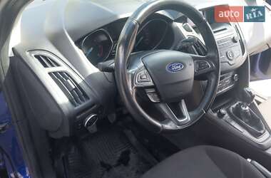 Хэтчбек Ford Focus 2015 в 