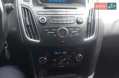 Хэтчбек Ford Focus 2015 в 