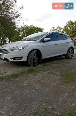 Хэтчбек Ford Focus 2015 в 