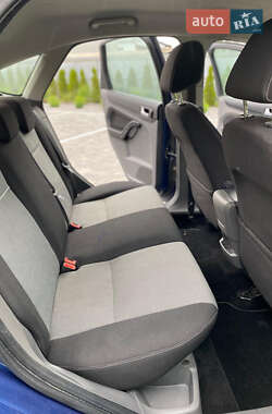 Хэтчбек Ford Focus 2010 в 