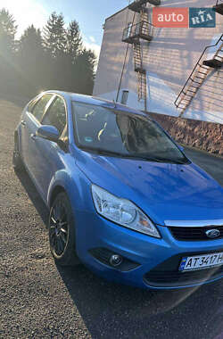 Хэтчбек Ford Focus 2011 в 