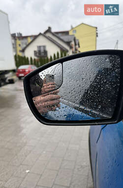 Седан Ford Focus 2012 в 