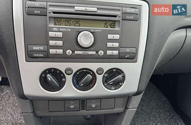 Хэтчбек Ford Focus 2007 в 