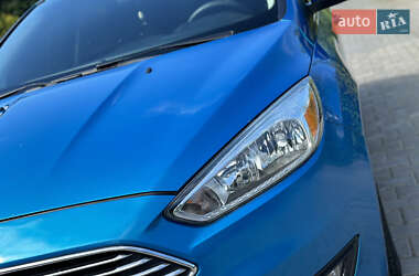 Хэтчбек Ford Focus 2015 в 