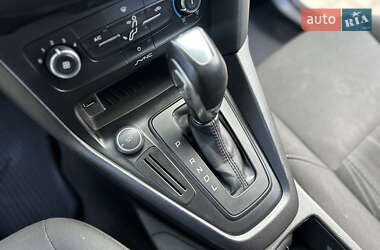 Хэтчбек Ford Focus 2015 в 