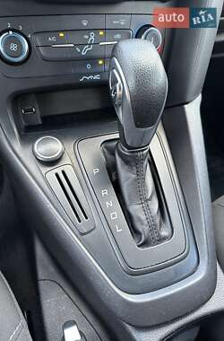 Седан Ford Focus 2015 в 