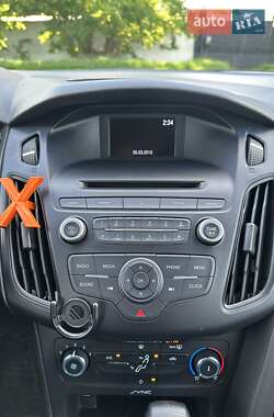 Седан Ford Focus 2015 в 
