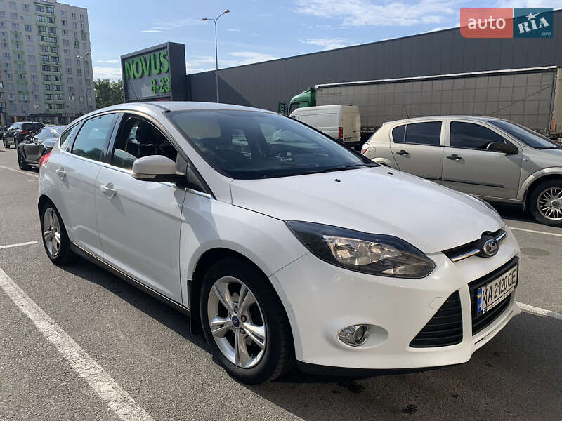 Хэтчбек Ford Focus 2012 в Вишневом