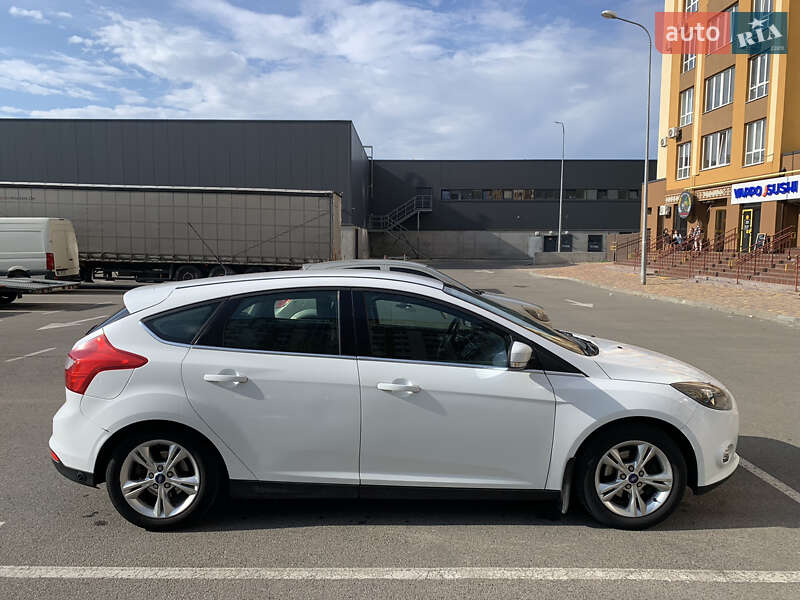 Хэтчбек Ford Focus 2012 в Вишневом