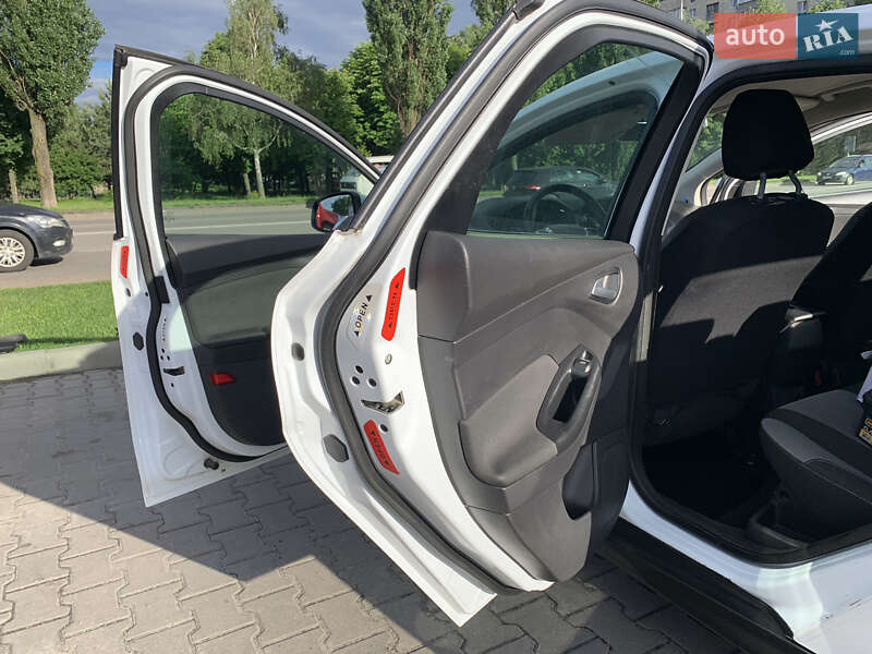 Хэтчбек Ford Focus 2012 в Вишневом
